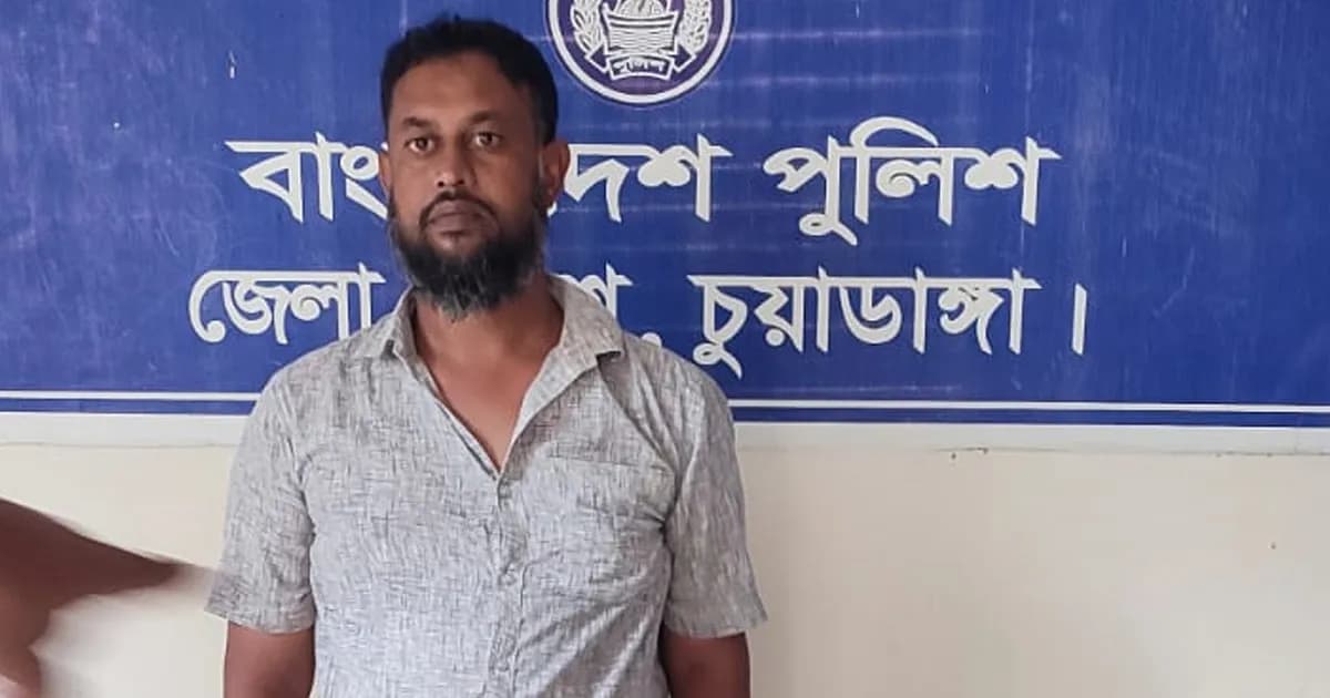 জীবননগর সীমান্তে বিজিবির অভিযানে ৪ স্বর্ণের বারসহ পাচারকারী আটক
