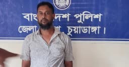 জীবননগর সীমান্তে বিজিবির অভিযানে ৪ স্বর্ণের বারসহ পাচারকারী আটক