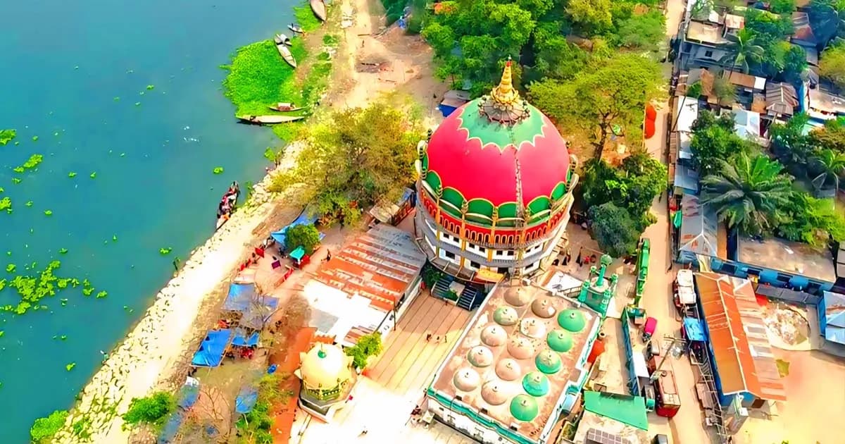 শহীদের রক্ত, সুফীর সাধনা আর ১৫ গম্বুজের গল্প