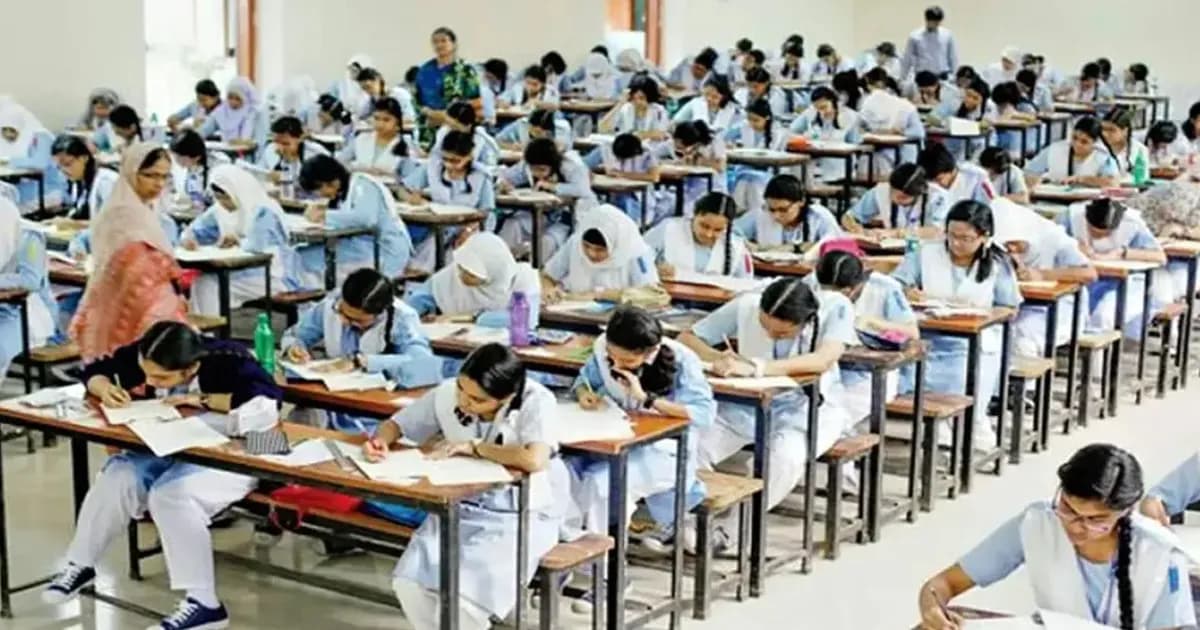 আজ এইচএসসি পরীক্ষায় অনুপস্থিত ২৯ হাজার, বহিষ্কার ৩০ শিক্ষার্থী