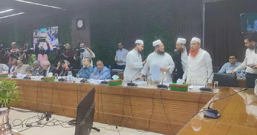 সংলাপে ইসলামী ঐক্যজোটের একাংশকে বের করে দিলো ইসি