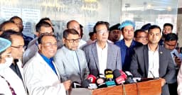 চট্টগ্রাম-কুমিল্লায় গ্যাস বিস্ফোরণ: দগ্ধদের দেখতে জাতীয় বার্নে দুই মন্ত্রী