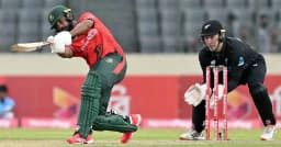 ব্যাটিং ধসে ১০২ রানে গুটিয়ে গেল বাংলাদেশ