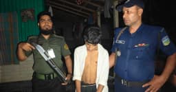 ফুলবাড়ীয়ায় মাদকাসক্ত সন্তানকে আইনের হাতে তুলে দিলেন বাবা-মা