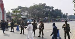 পথে পথে পুলিশ–সেনা–বিজিবি মোতায়েন, আগারগাঁও থেকে যান চলাচল বন্ধ