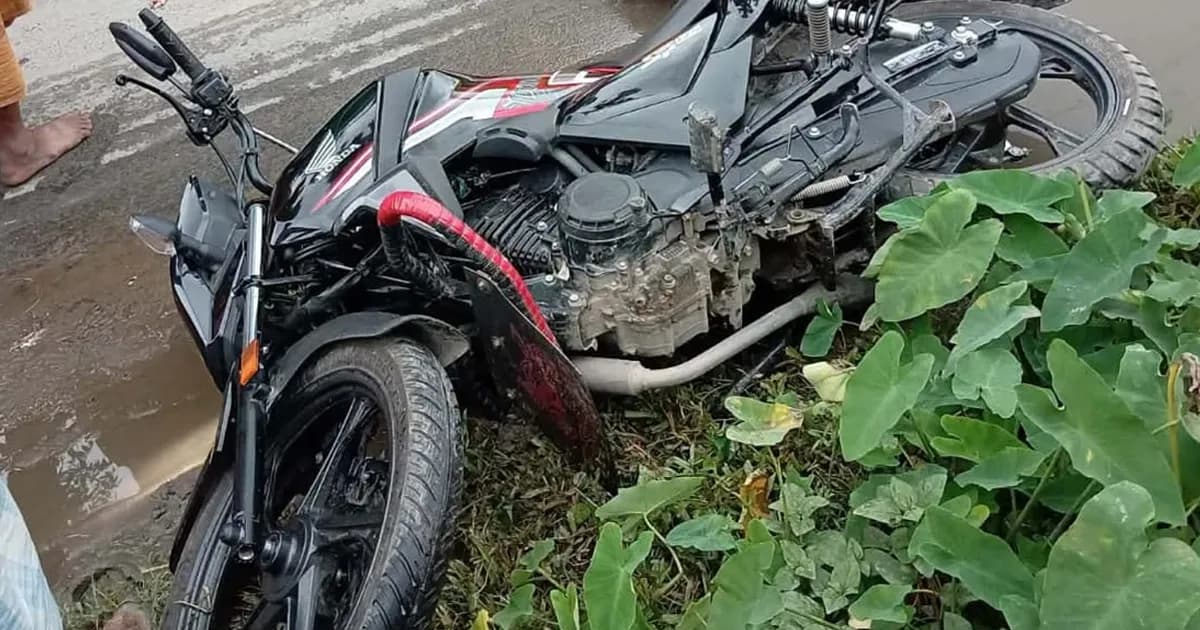 বাস-মোটরসাইকেল সংঘর্ষে সাদুল্লাপুর কলেজের হিসাবরক্ষক নিহত