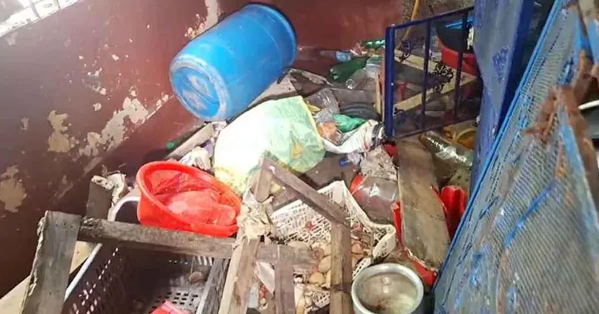 বিকট বিস্ফোরণে উড়ে গেল দরজা-জানালা, দগ্ধ বাবা-ছেলে