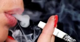 পাকিস্তানে পুরুষের ধূমপান কমলেও বাড়ছে নারী ধূমপায়ী