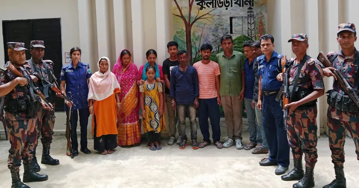সীমান্ত দিয়ে ঠেলে পাঠানো ১০ বাংলাদেশিকে স্বজনদের কাছে হস্তান্তর