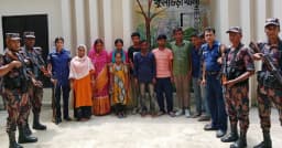 সীমান্ত দিয়ে ঠেলে পাঠানো ১০ বাংলাদেশিকে স্বজনদের কাছে হস্তান্তর