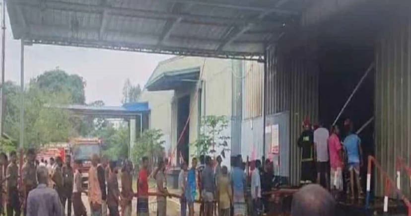 ব্রিটিশ আমেরিকান টোব্যাকোর গুদামে ভয়াবহ আগুন