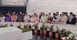 জিয়াউর রহমান ও খালেদা জিয়ার সমাধিতে হুইপদের শ্রদ্ধা