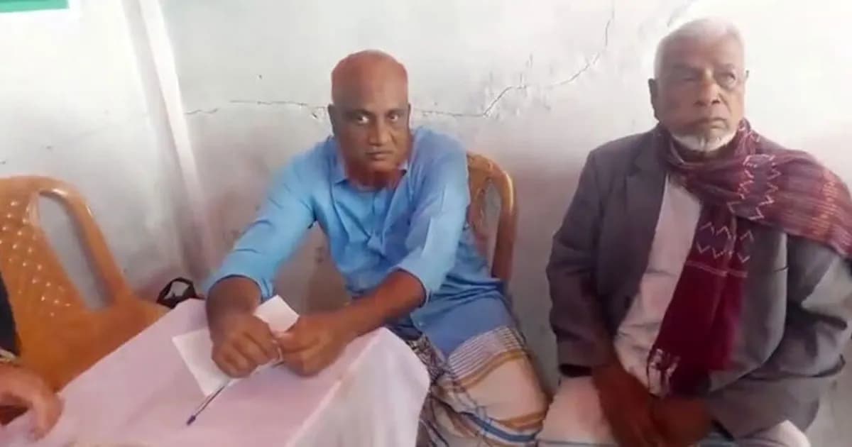 ভোটার স্লিপের সঙ্গে টাকা বিতরণের সময় বিএনপির দুই নেতা আটক