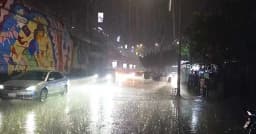 তীব্র গরমের পর রাজধানীতে স্বস্তির বৃষ্টি