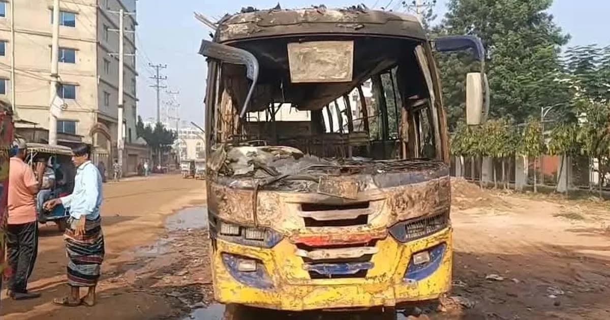 আশুলিয়ায় বাসে আগুন, চিৎকার করতেই গুলি