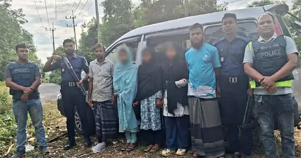 স্কুলের রেজিস্ট্রেশন কার্ড আনতে গিয়ে নিখোঁজ ৩ ছাত্রী উদ্ধার