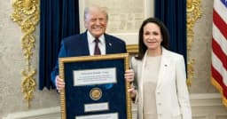 ট্রাম্পকে নিজের নোবেল পদক উপহার দিলেন মাচাদো