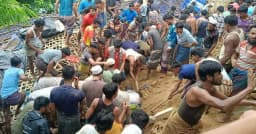 রোহিঙ্গা ক্যাম্পে পাহাড় ধস: মাদ্রাসার ৫ শিক্ষার্থীর মৃত্যু