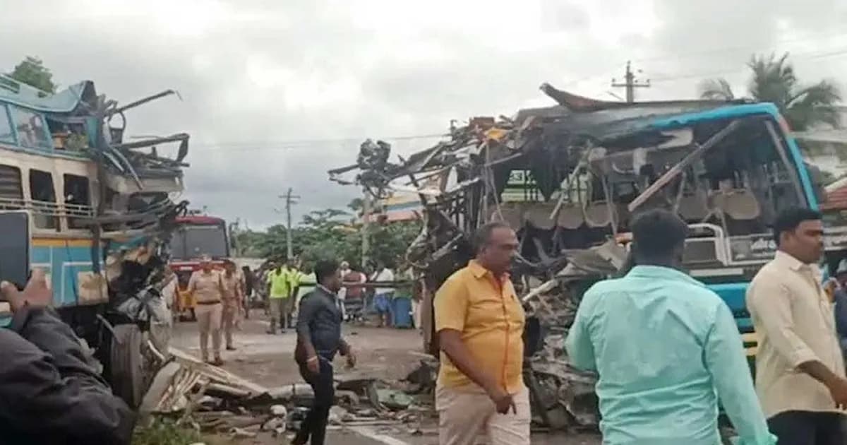 দুই বাসের মুখোমুখি সংঘর্ষে নিহত ৬, আহত ২৮