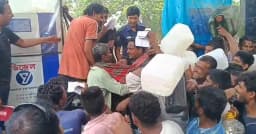 জীবননগরে জ্বালানি তেলের জন্য দীর্ঘ লাইন, সেচ সংকটে কৃষক