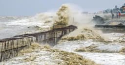 উত্তাল সাগরের শঙ্কা, চার সমুদ্রবন্দরে ৩ নম্বর সতর্ক সংকেত