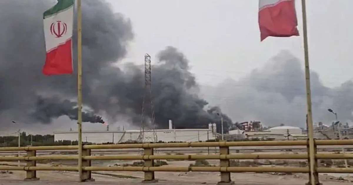 আবুধাবির পেট্রোকেমিক্যাল কারখানায় হামলা ইরানের, উত্তেজনা বাড়ছে