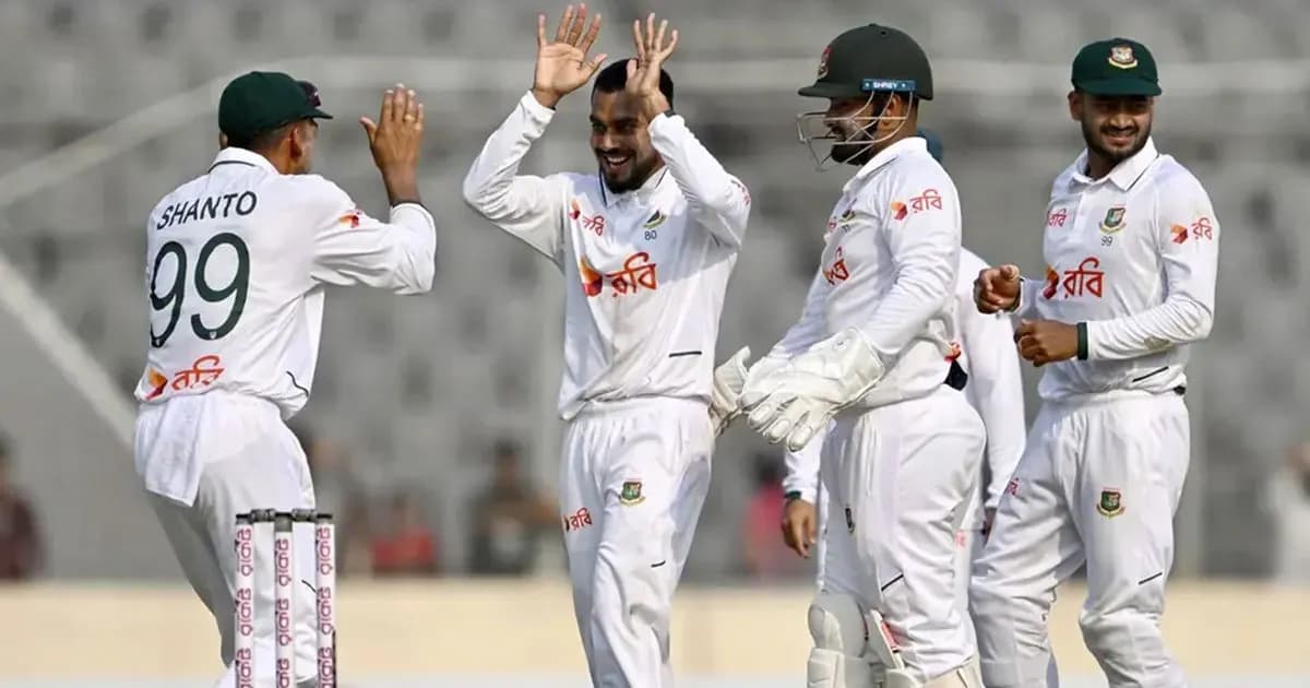 মেহেদী হাসান মিরাজের ফাইফার, ২৭ রানের লিড পেল বাংলাদেশ