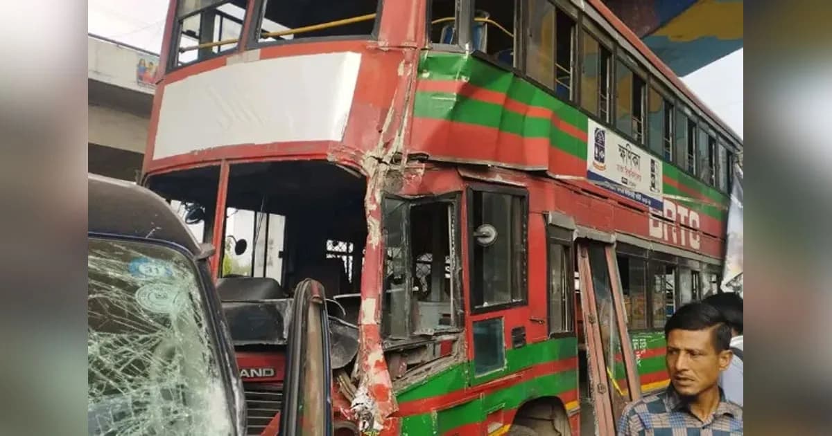 মগবাজারে ঢাকা বিশ্ববিদ্যালয়ের বাস দুর্ঘটনা, ৮ শিক্ষার্থী আহত