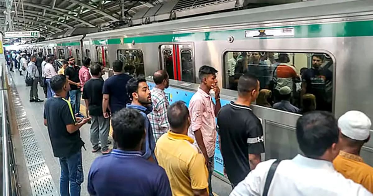 জ্বালানি সাশ্রয়ে ব্যাংকারদের গণপরিবহন ব্যবহারের নির্দেশ