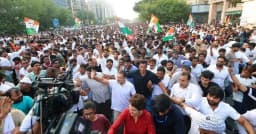 রাহুল গান্ধীদের মিছিল ঘিরে দিল্লি পুলিশের দুই মামলা