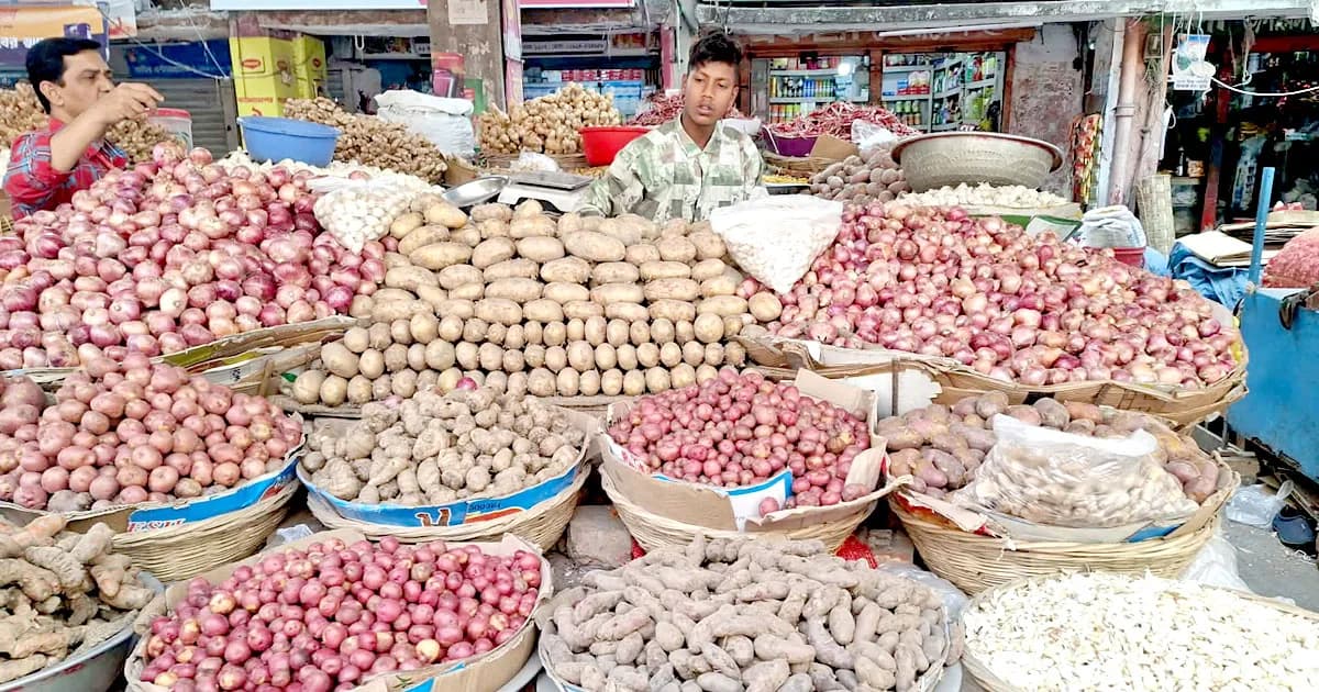 রমজানের প্রথম দিনেই চড়া পেঁয়াজের দাম, কেজিতে বেড়েছে ১০-১৫ টাকা