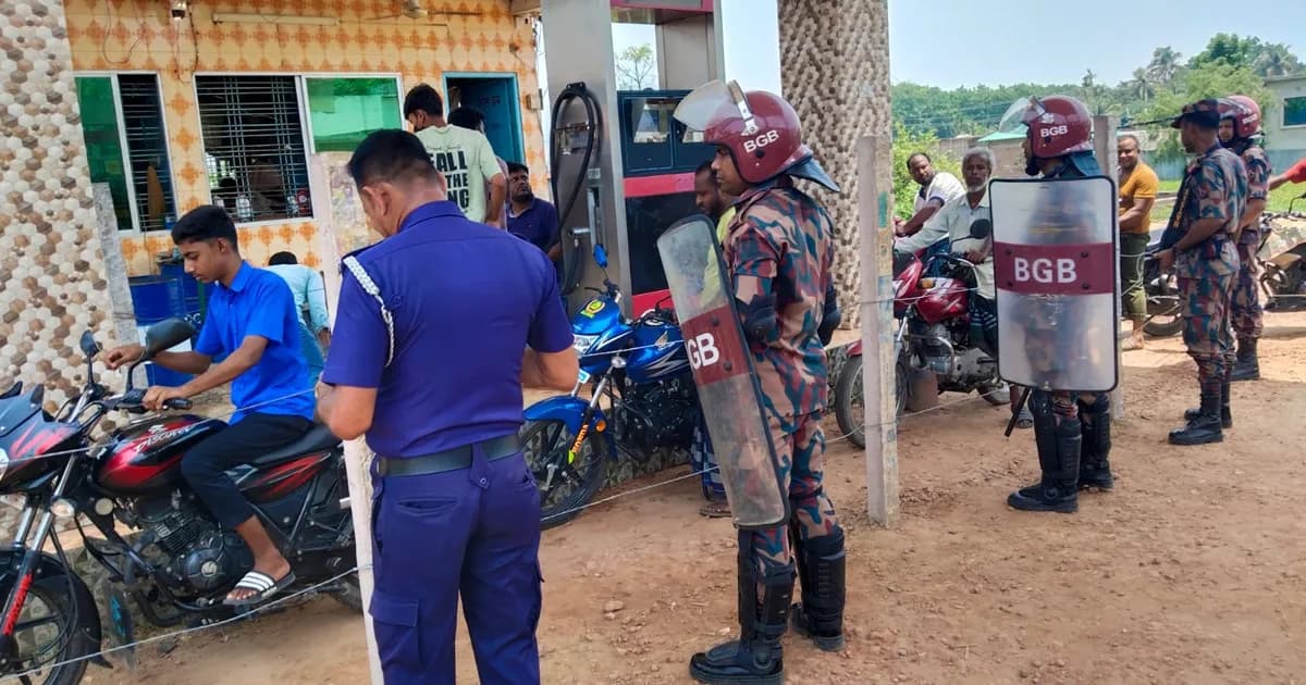 মহেশপুর সীমান্তে তেল পাচার রোধে বিজিবির জোরদার অভিযান