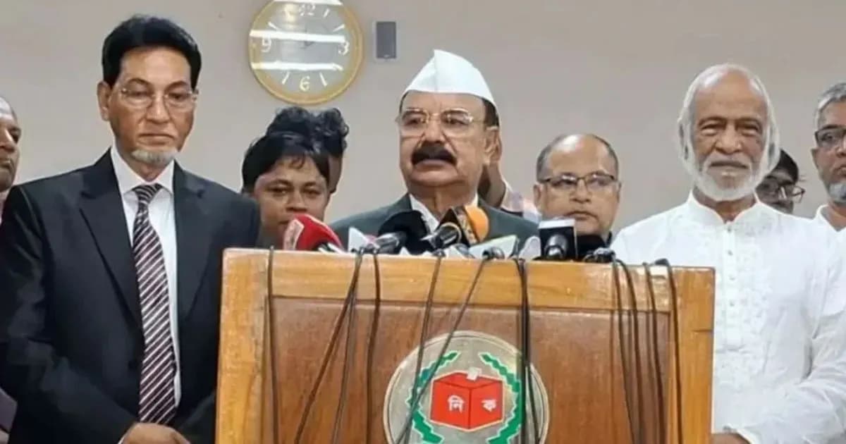 সংসদেই সংবিধান সংশোধন করতে হবে, রাস্তাঘাটে বলে লাভ নেই