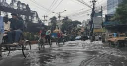 অল্প বৃষ্টিতেই চট্টগ্রামে জলাবদ্ধতা, নগরজীবনে চরম ভোগান্তি