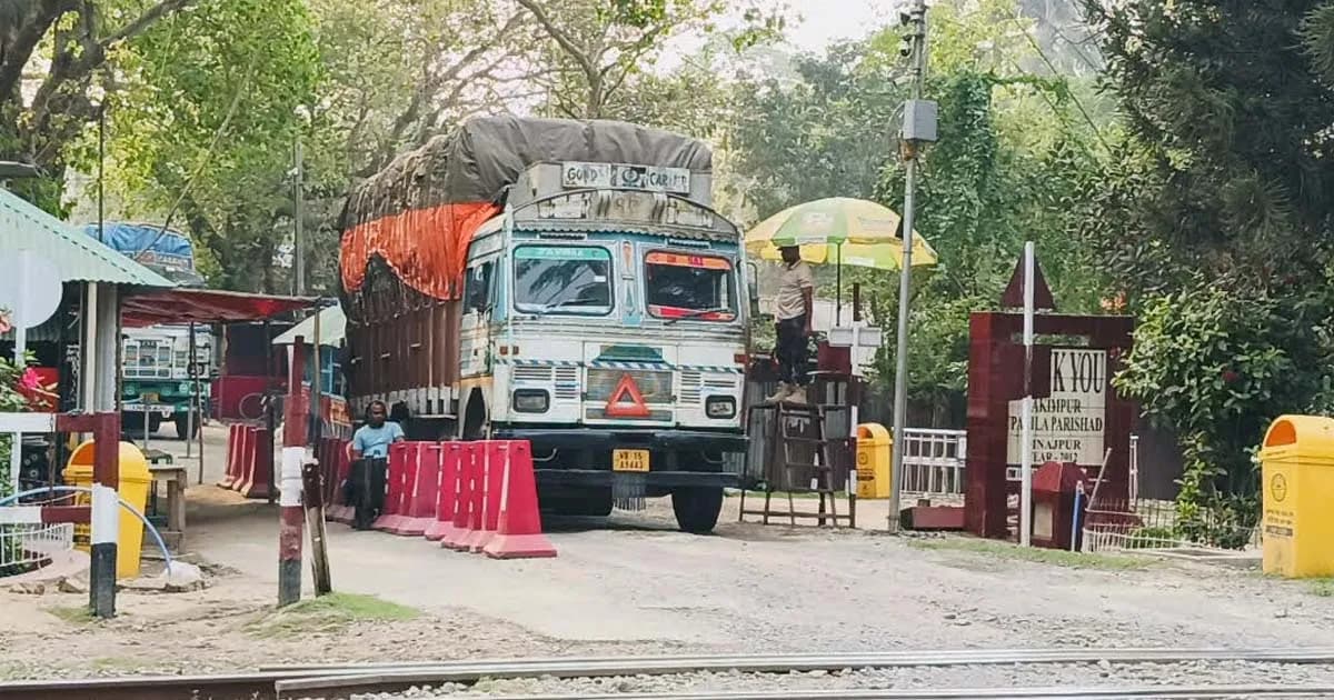 হিলি স্থলবন্দরে আমদানি-রপ্তানি পুনরায় শুরু