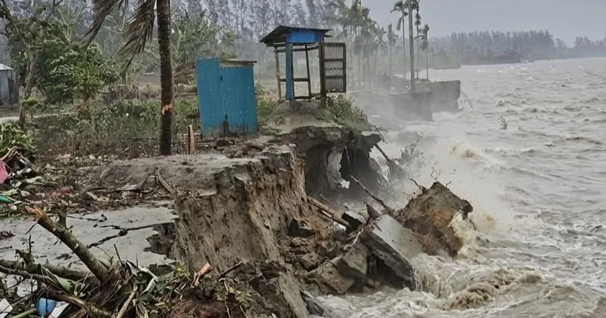 বৈরী আবহাওয়ায় হাতিয়ার ফেরিসহ সব ধরনের নৌযান চলাচল বন্ধ