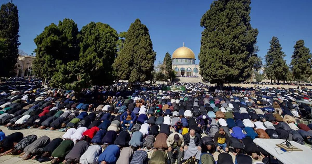 দীর্ঘ ৪০ দিন পর খুলল আল-আকসা, মুসল্লিদের ঢল