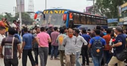 নওগাঁয় শ্রমিকদের দ্বন্দ্বে অচল আন্তঃজেলা বাস ও সিএনজি চলাচল