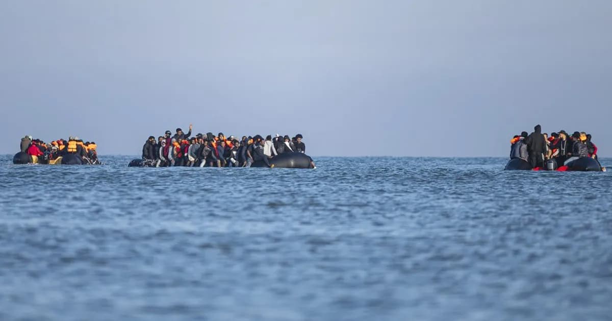 অভিবাসীবাহী নৌকা ঠেকাতে জাল ব্যবহারের পরিকল্পনা ফ্রান্সের
