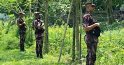 ভারত থেকে অনুপ্রবেশ ঠেকাতে হিলি সীমান্তে বিজিবির সর্বোচ্চ সতর্কতা