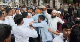 আদালত প্রাঙ্গণে জামায়াত-বিএনপির আইনজীবীদের হাতাহাতি