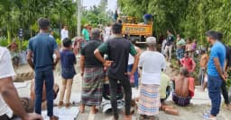 বিজিবির সমন্বয়ে দহগ্রামে পৌঁছাল ট্রাক, শুরু হলো সড়ক সংস্কার