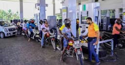 শ্রীলঙ্কায় আবারও বাড়ালো জ্বালানির দাম, মূল্যস্ফীতি চাপে অর্থনীতি