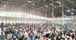 জুমাতুল বিদায় বৃষ্টির মাঝেও বায়তুল মোকাররমে মুসল্লিদের ঢল