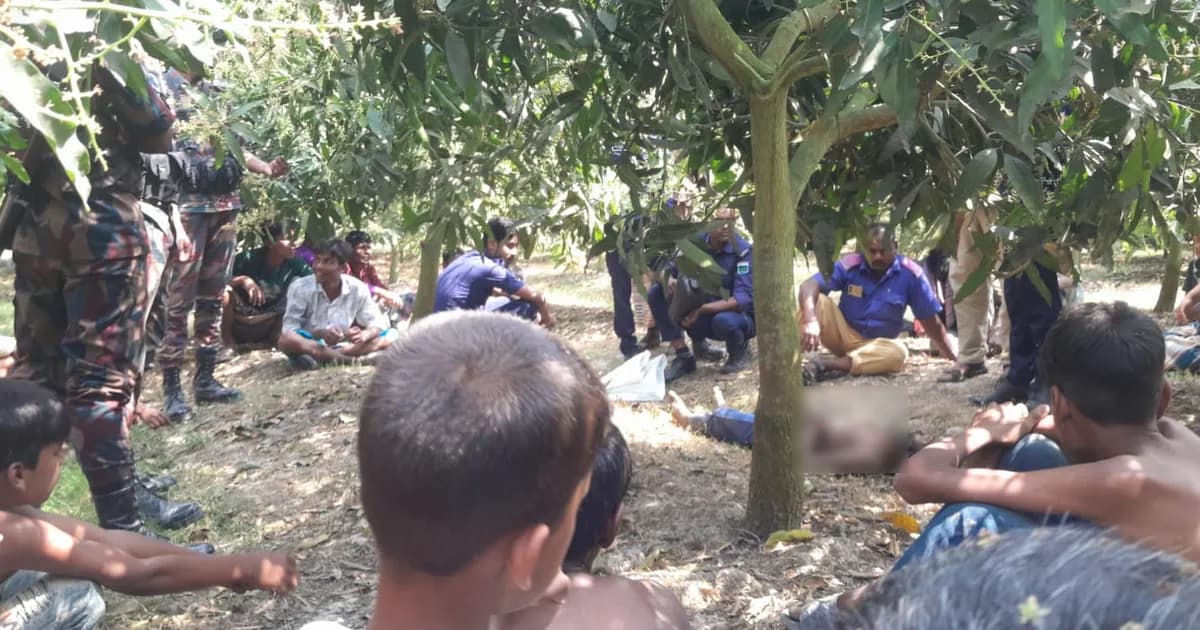 সাপাহারে আমবাগান থেকে অজ্ঞাত ব্যক্তির মরদেহ উদ্ধার