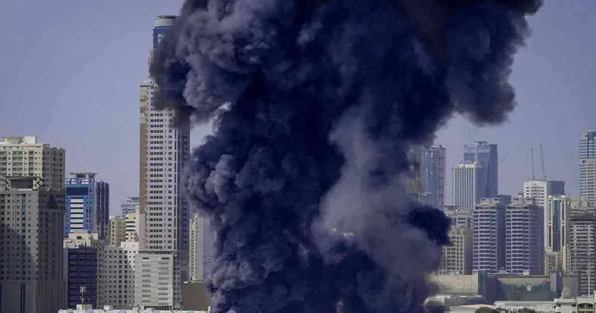 ইরানের হামলায় আবু ধাবির শিল্পাঞ্চলে ভয়াবহ অগ্নিকাণ্ড