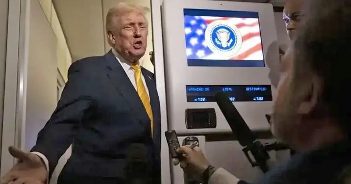 হরমুজ প্রণালি পুরোপুরি যুক্তরাষ্ট্রের নিয়ন্ত্রণে: ডোনাল্ড ট্রাম্প