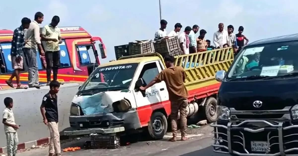 চট্টগ্রামে পিকআপের ধাক্কায় প্রাণ গেল মোটরসাইকেল আরোহী বাবা-ছেলের