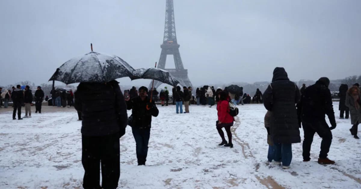 ইউরোপে ব্যাপক তুষারপাতে ৬ মৃত্যু, শত শত ফ্লাইট বাতিল
