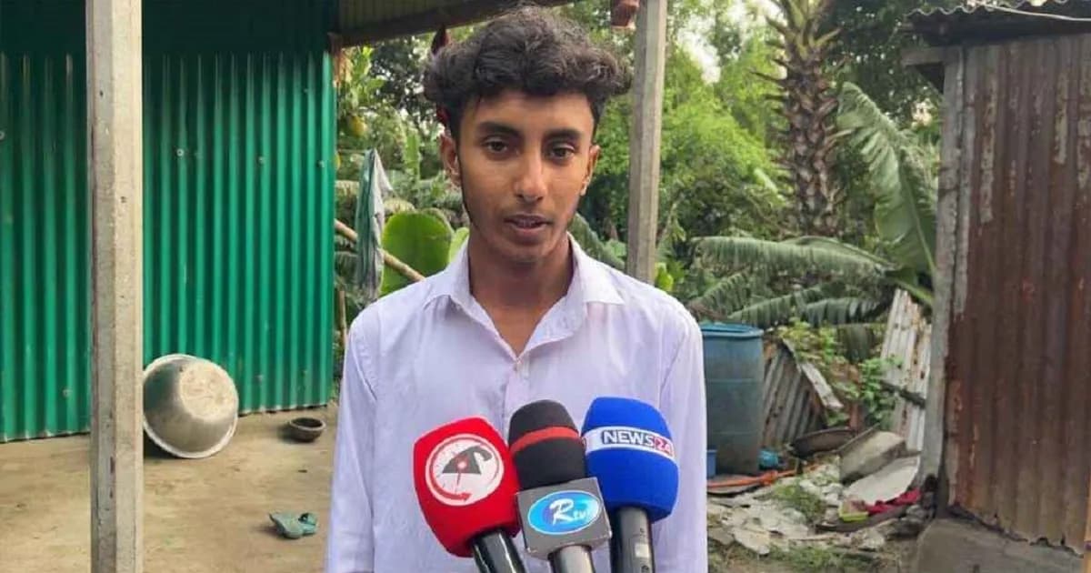 প্রবেশপত্র তো মিললই না, উল্টো মারধরের শিকার শিক্ষার্থী
